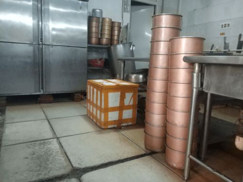 竹簽重復使用，衛生何在？——中山人氣火鍋店食品安全隱患引關注